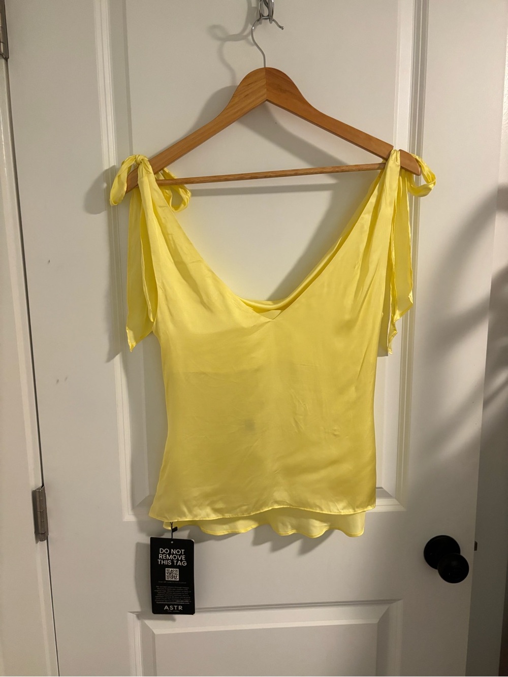 NEW ASTR THE LABEL Allexina Top Lemon Yellow Satin Size Small - Picture 13 of 13